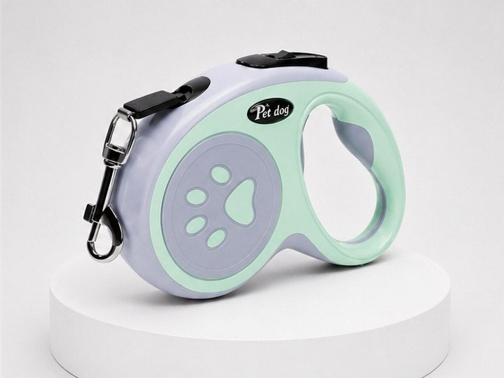 Everyday Retractable Leash in green
